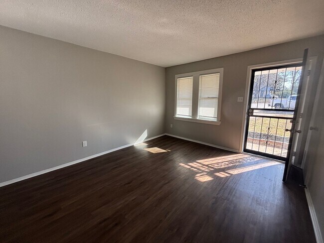 Building Photo - 3803 Kalamath Cove