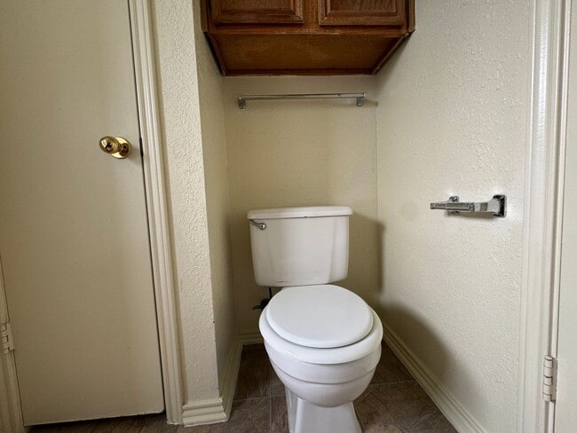 Building Photo - 2808 Bluejay Dr