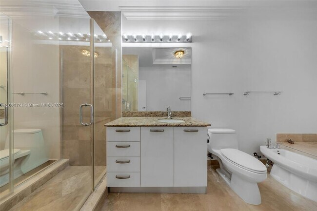 Building Photo - 704 N Ocean Blvd