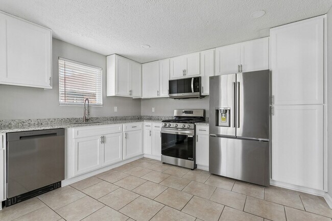 Building Photo - (OTR)2610-2612Dawso