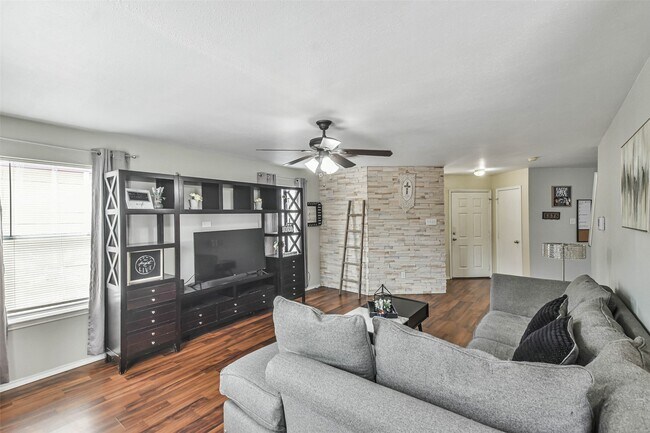Building Photo - 11735 Pebble Sands Dr