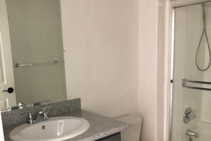 Building Photo - 15057 Burbank Blvd