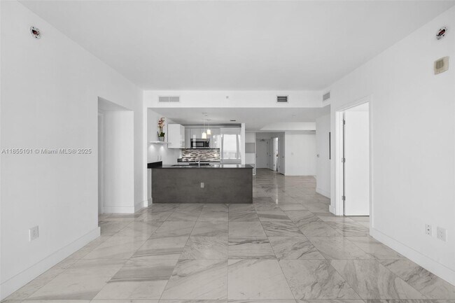 Building Photo - 1010 Brickell Ave