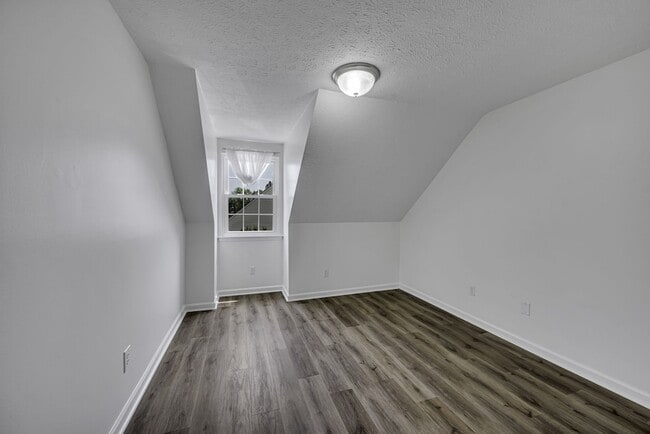 Building Photo - 200 Deerpoint Ct