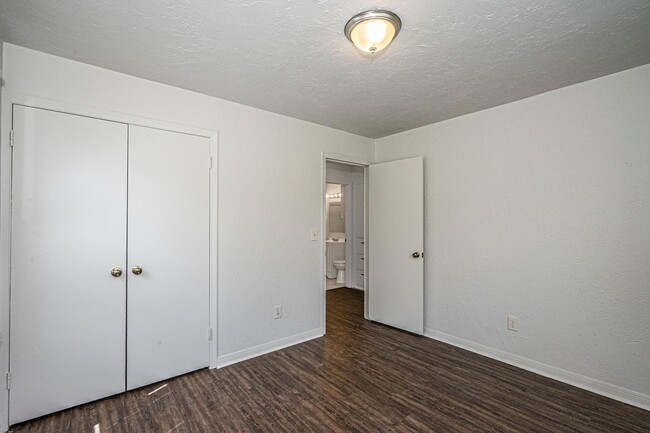 Building Photo - Updated 3 Bed - 1 Bath in Bethany!