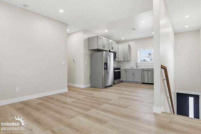 Building Photo - Beautifully Renovated 4Bdm 2Ba Apartment with Modern Finishes in San Diego!