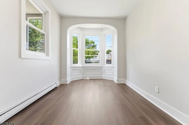 Building Photo - 60 Brainard St