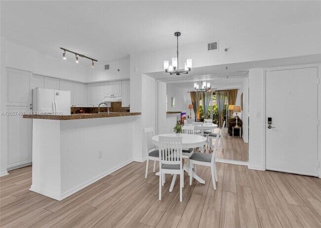 Building Photo - 19501 E Country Club Dr