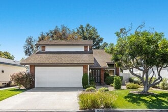 Building Photo - Spacious Home w/ Loft in Village Park!