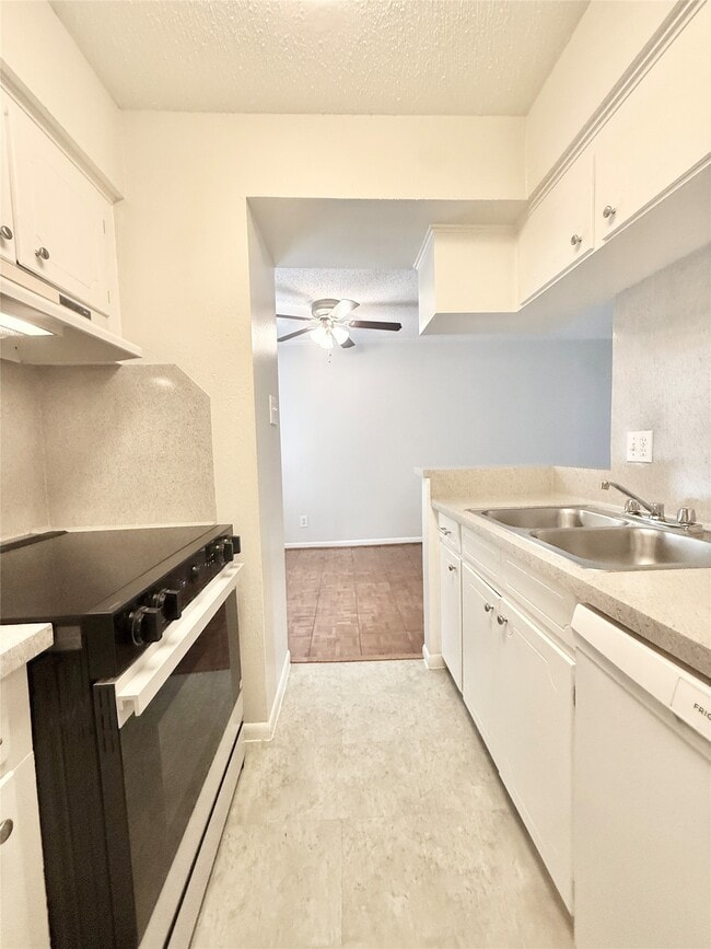 Building Photo - 3902 Mandell St