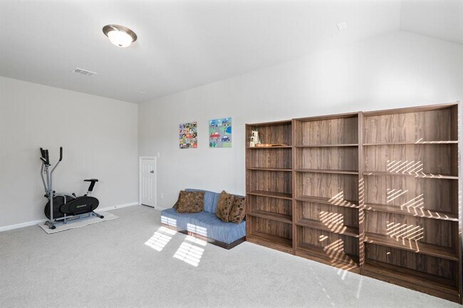 Building Photo - 515 Round Lake Dr