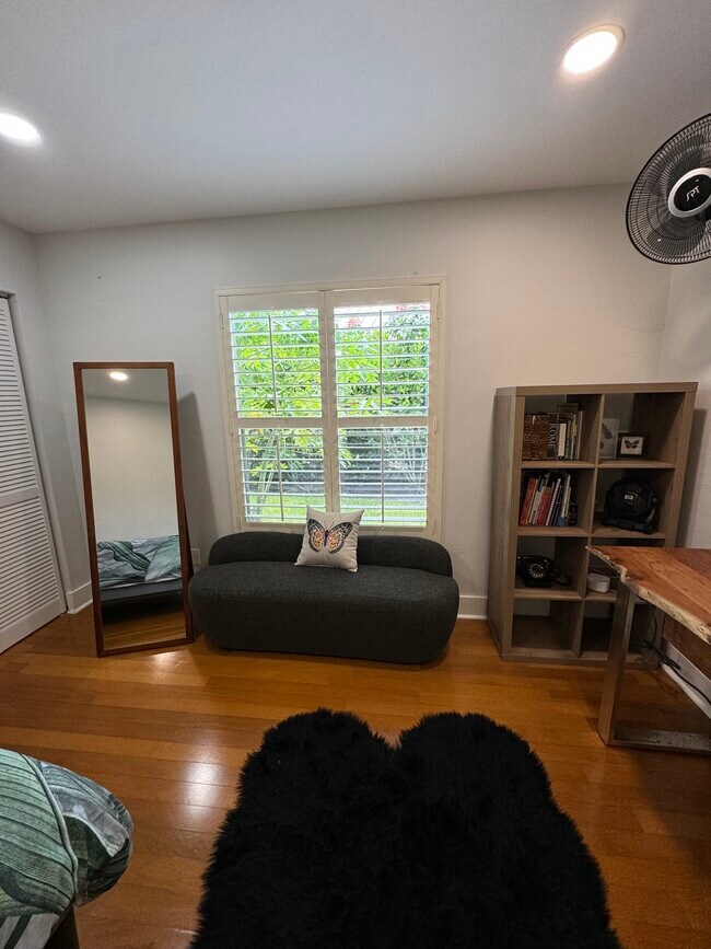 Building Photo - 8139 Las Palmas Way