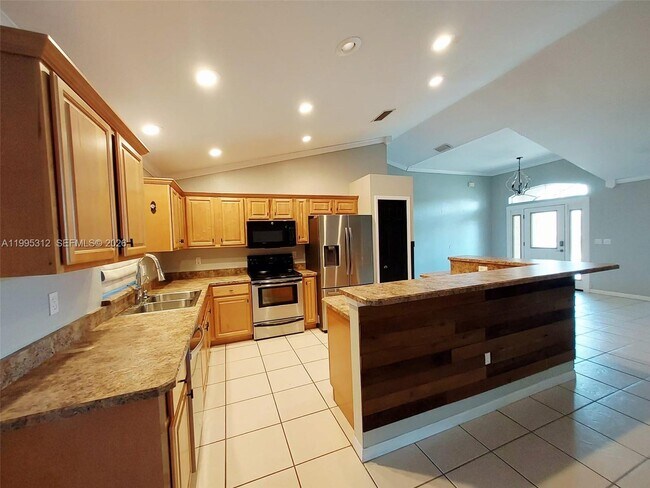 Building Photo - 4031 Santa Barbara Dr