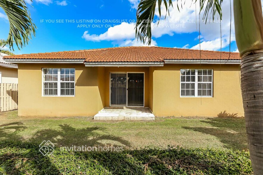 Building Photo - 10004 SW 161st Pl