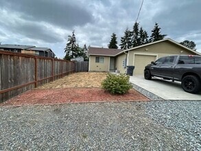Building Photo - Nice 3 Bedroom 2 Bath Duplex in Spanaway!!