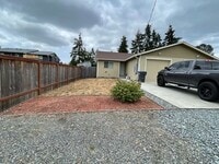 Building Photo - Nice 3 Bedroom 2 Bath Duplex in Spanaway!!
