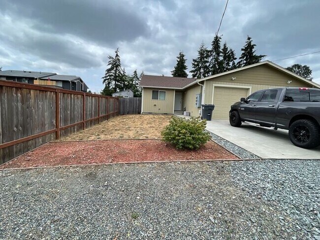Primary Photo - Nice 3 Bedroom 2 Bath Duplex in Spanaway!!
