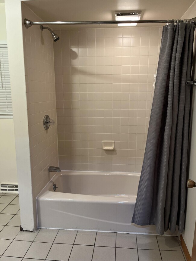 Building Photo - 1227 S State St