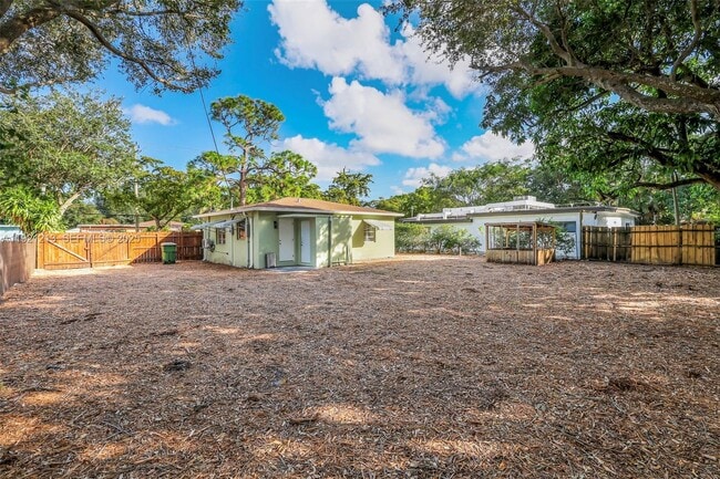 Building Photo - 13590 NW 5th Ave