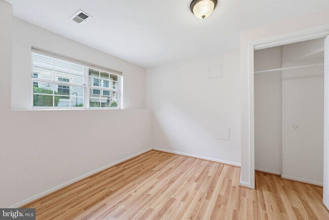 Building Photo - 10305 Bridgetown Pl