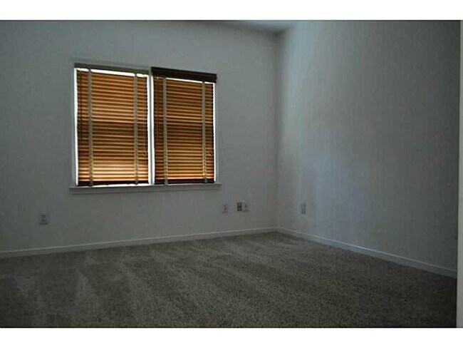 Building Photo - 2702 Bridgegate Cove NE