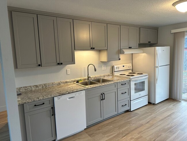 Building Photo - Beautifully updated 2 bed/1bath duplex in Thurston!