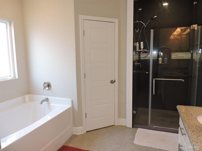 Building Photo - 5643 Vendome Ct