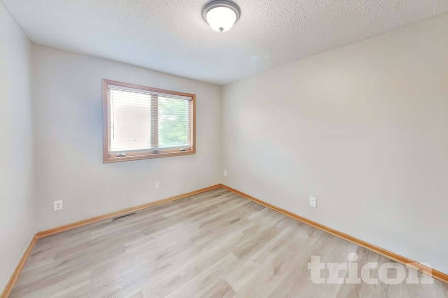 Building Photo - 10527 61st Pl
