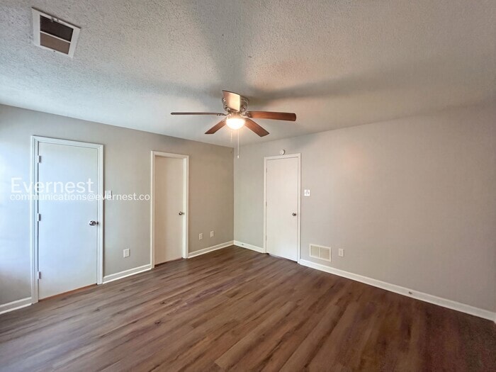 Building Photo - 6832 Maury Dr