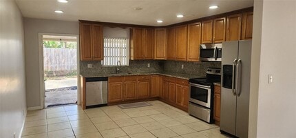 Building Photo - 2005 SW 99th Ave