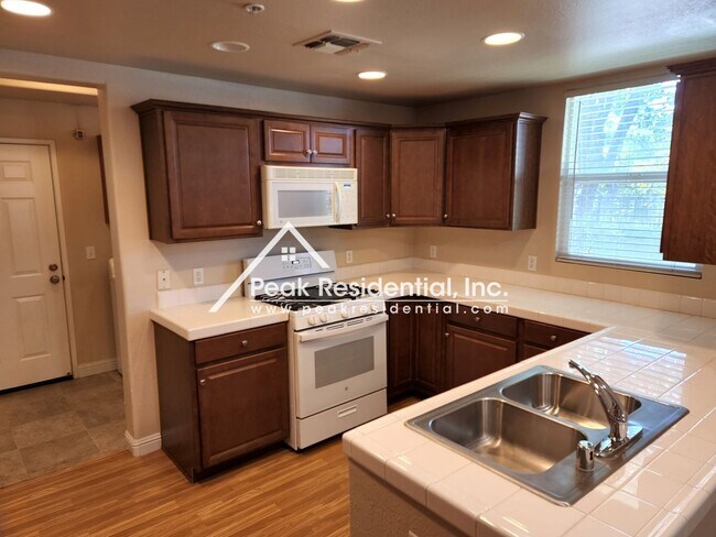 Building Photo - Beautiful Newer 1bd/1ba North Natomas Cond...