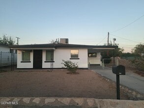 Building Photo - 986 Gloria St