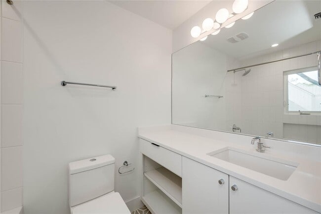 Building Photo - 1206 Justin Ln