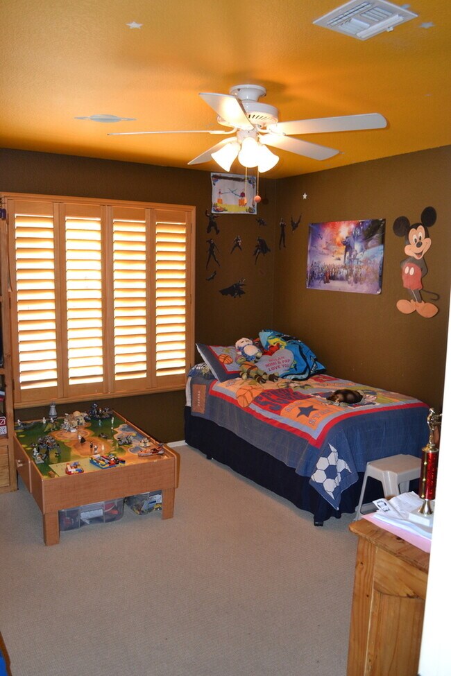Building Photo - Bright & Spacious 3-Bedroom Tucson Rental ...