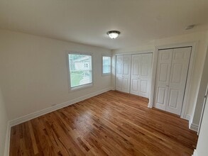 Building Photo - 542 Cherry Ln