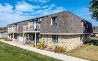 Building Photo - Private Entry Upper 2 Bedroom Apartment!