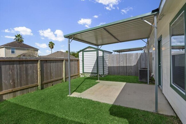 Building Photo - 2131 Aruba Calle