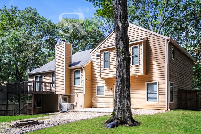 Building Photo - This lovely home is ready for your personal touch!