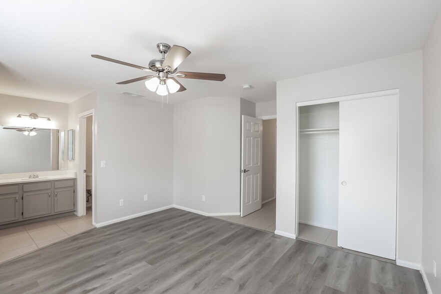 Building Photo - 5033 E Covina St