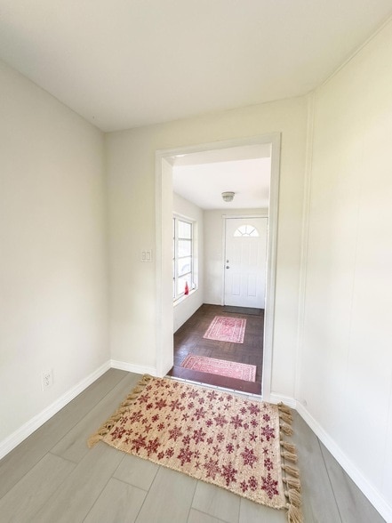 Building Photo - 422 N Broadway