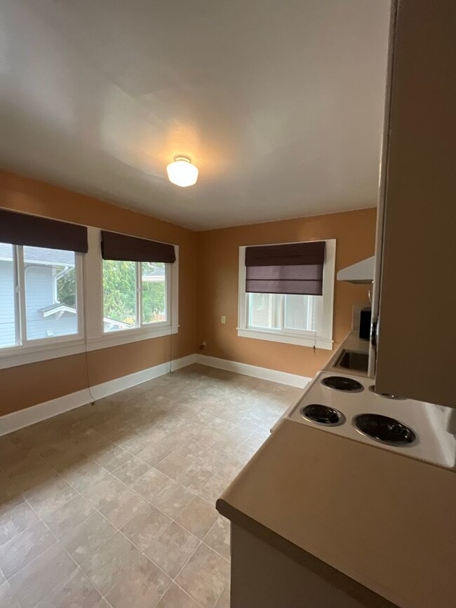 Building Photo - 1908al