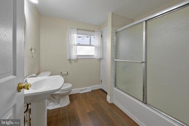 Building Photo - 244 Pomona Ave