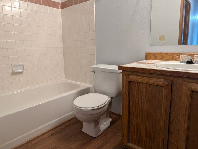 Building Photo - West of Lake Meridian, Easy Commute & Clos...
