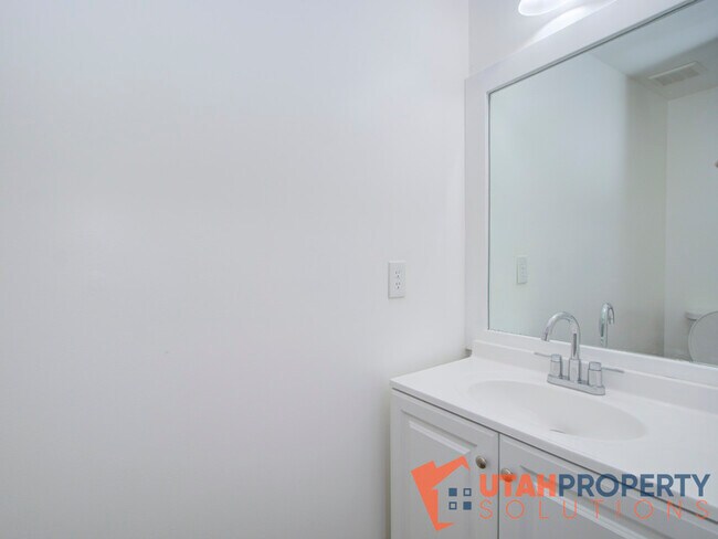 Building Photo - 6528 S 520 W