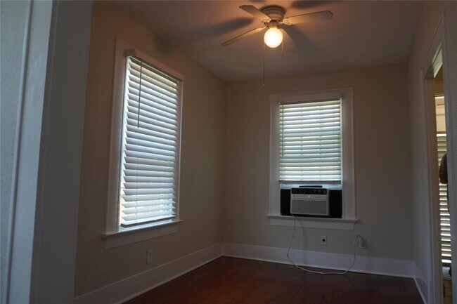 Building Photo - 4728 Avenue R 1/2