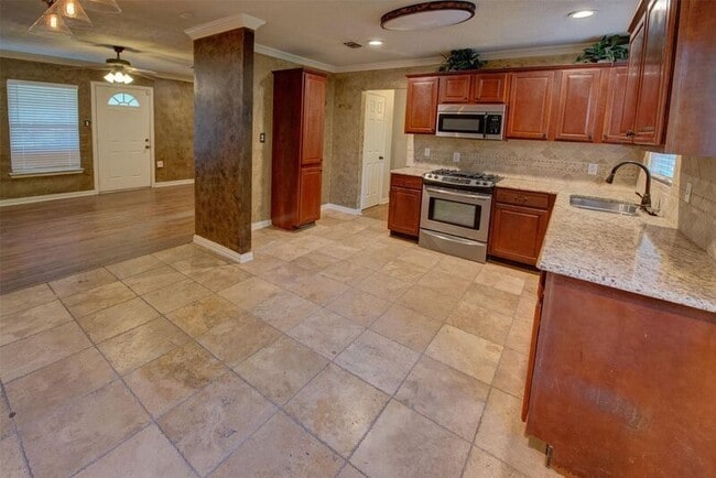 Building Photo - 1212 Marshalldale Dr