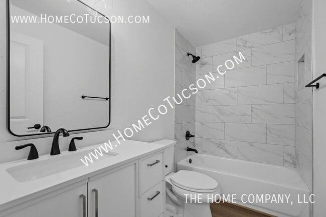 Building Photo - 7461 E Victoria Dr