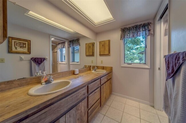 Building Photo - 8105 Bardmoor Pl