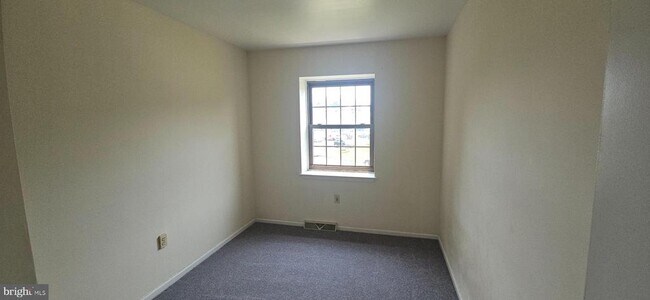 Building Photo - 229 Ritter Pl