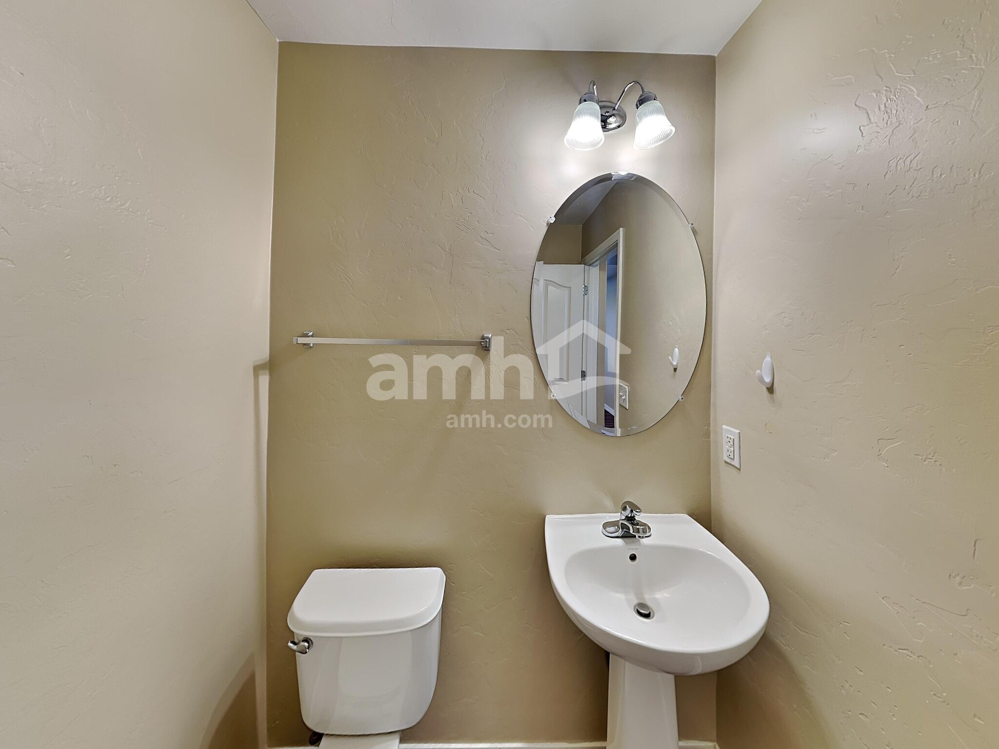 Building Photo - 245 W Paseo Celestial